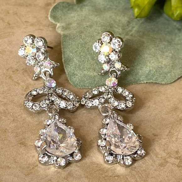 Floral tear earrings rhinestone embellished NWT - Picture 2 of 3